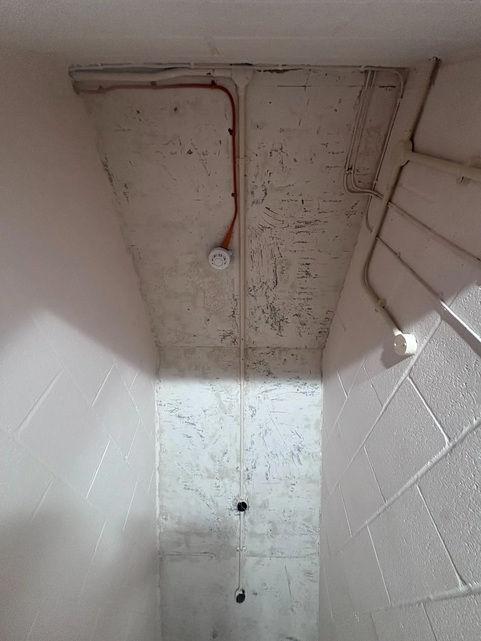 Licensed asbestos gasket removal in a Moorgate commercial property